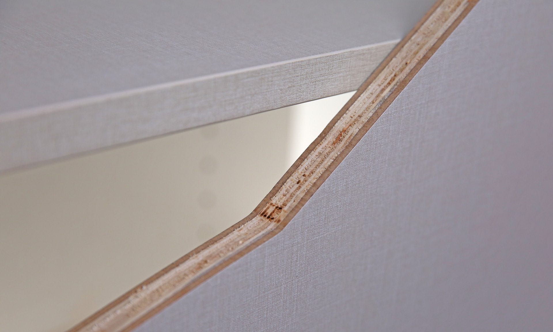 closeup-frameless-cross-section-1