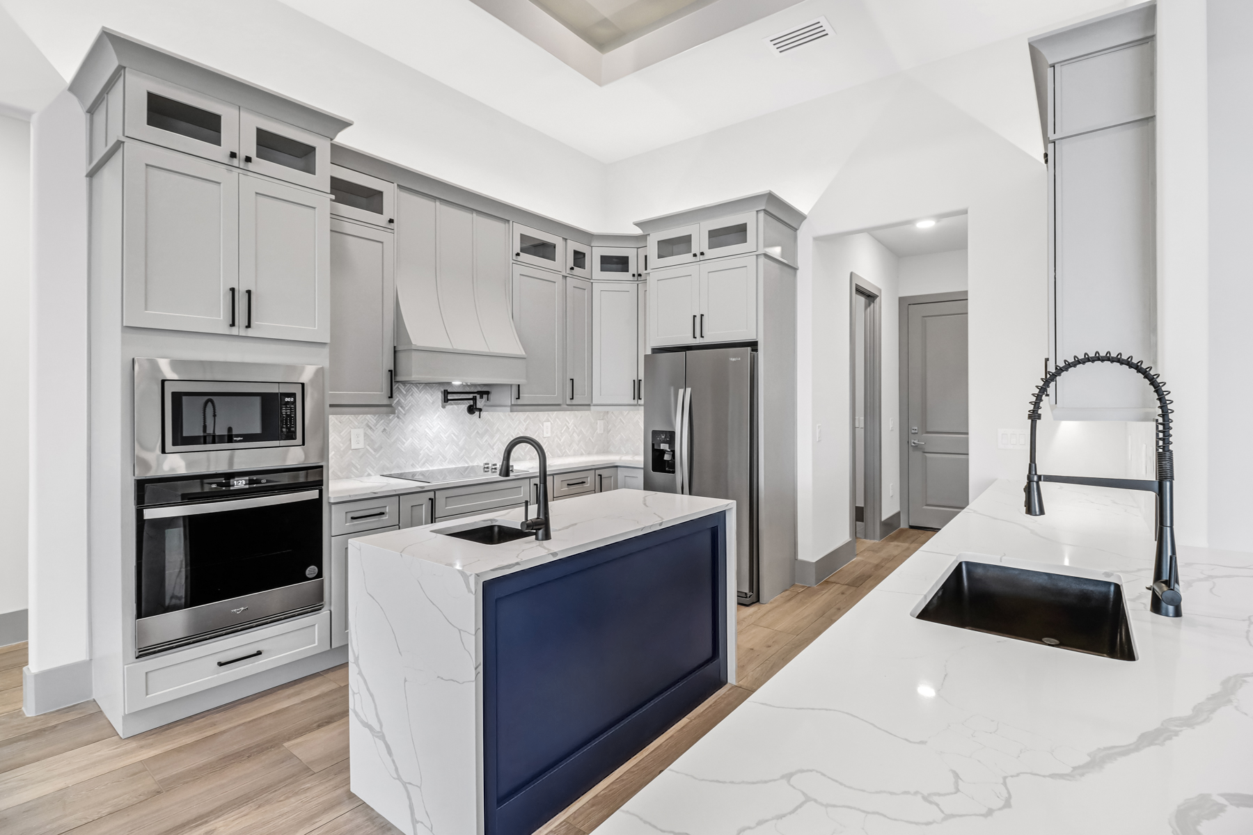 The Ultimate Guide to Kitchen Island Shapes